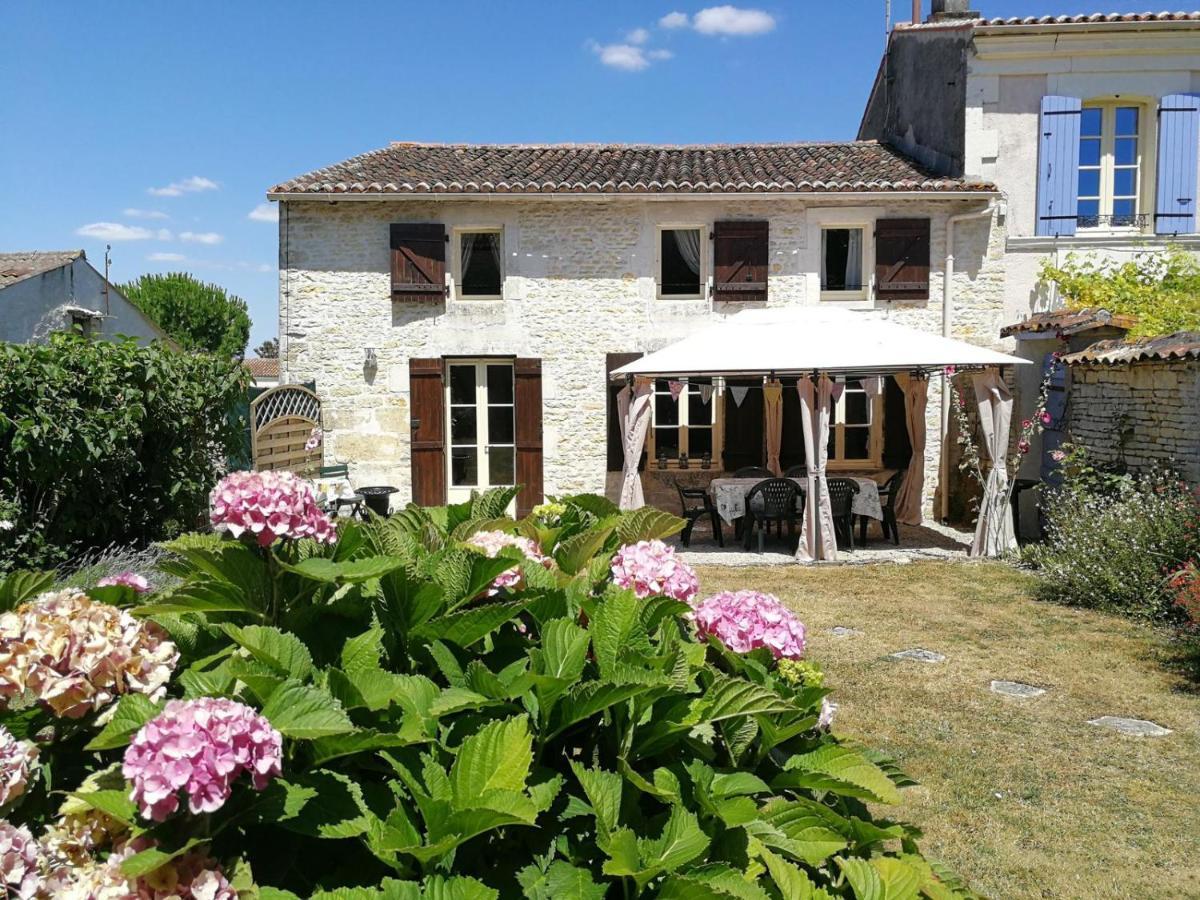 Gite Chez Riviere Nantillé Exterior foto
